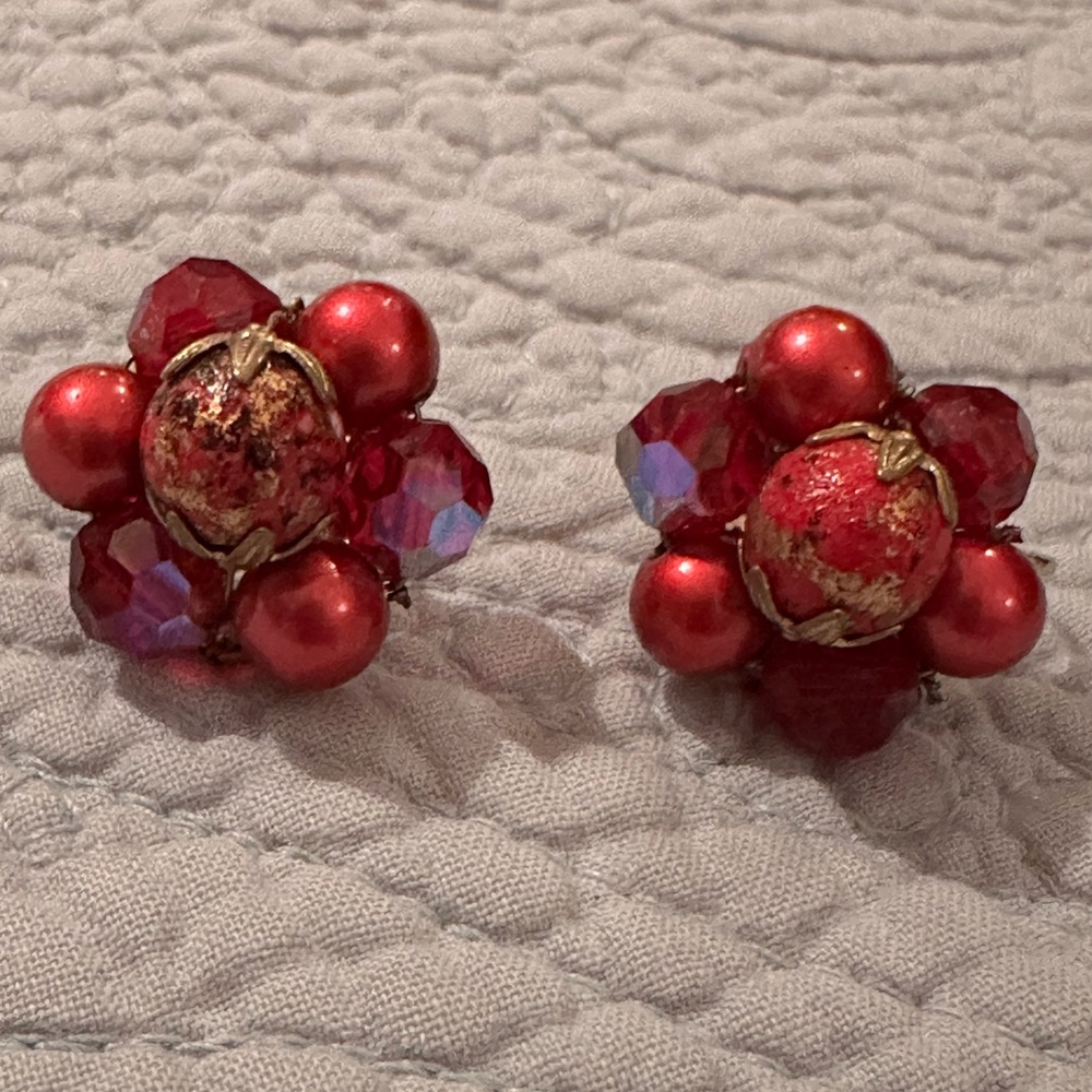 Beautiful vintage red clip on earrings,sparkly beads